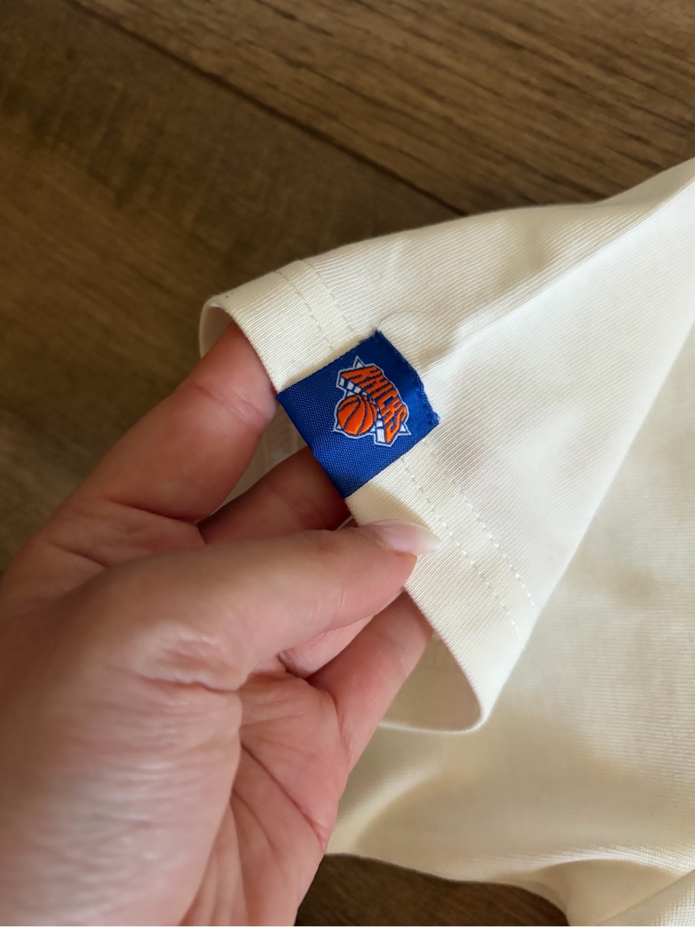 New York or Nowhere x Knicks Cream Graphic Tee - Picture 4 of 7